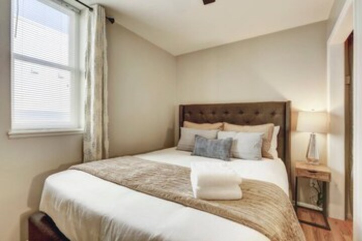 New Charming Denver Apt 2BD Sleeps 6 Great Location! in Denver, CO