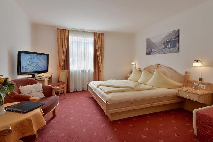 Room 4 of 73