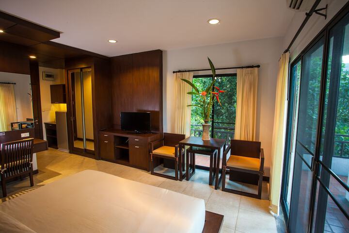 Room 7 of 33