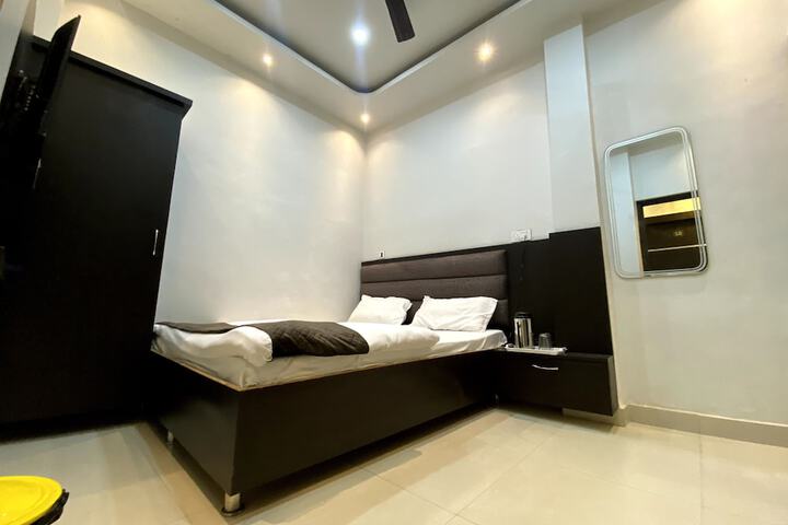 Room 4 of 22