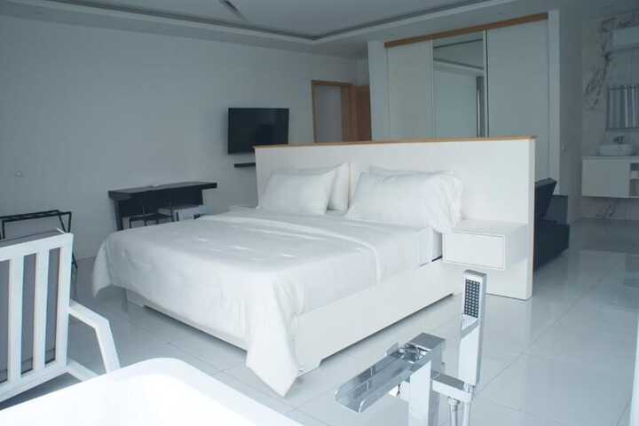 Room 13 of 48