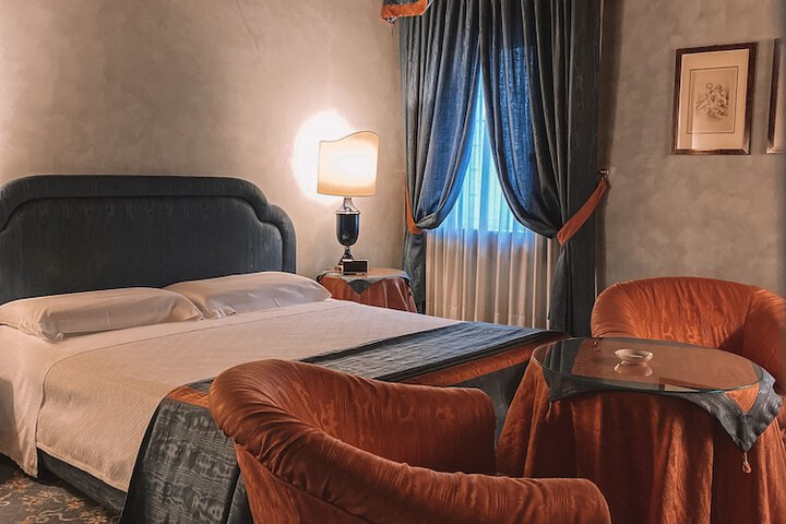 Room 10 of 68