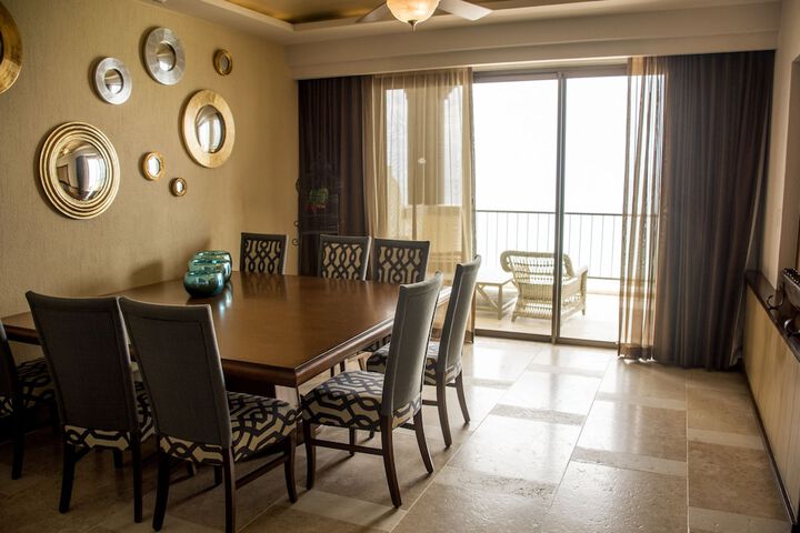 Room 26 of 170