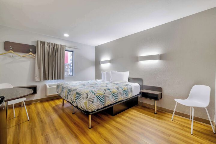 Room 8 of 24