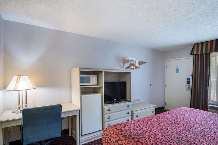 Room 26 of 46