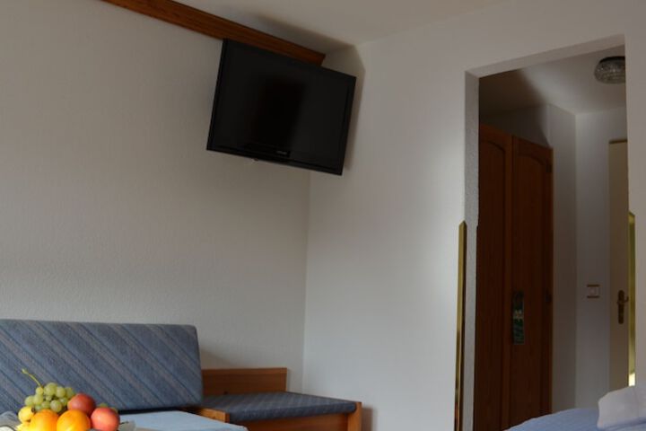 Room 14 of 94