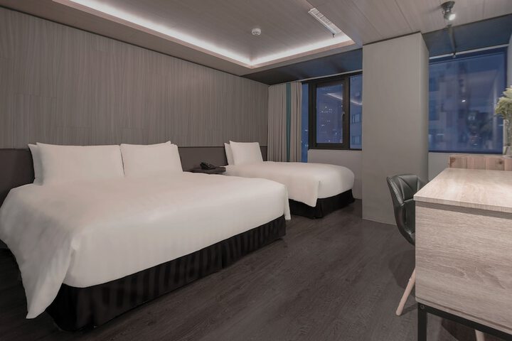 Room 7 of 77