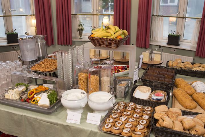 Breakfast/Coffee Service 18 of 43