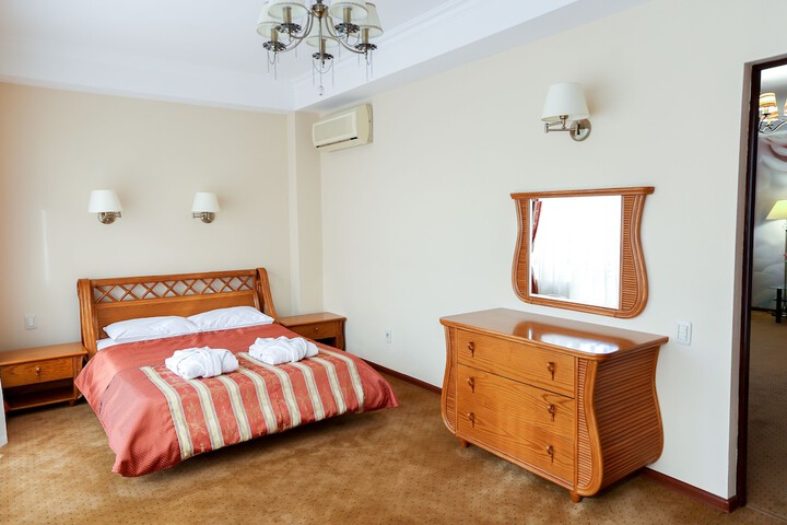Room 28 of 69