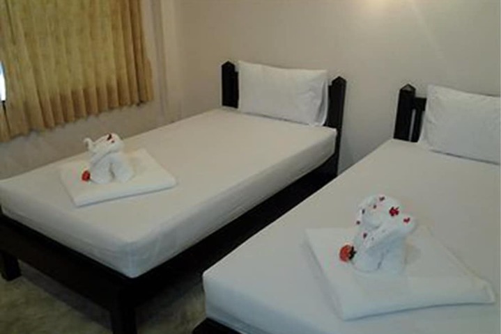 Room 9 of 93