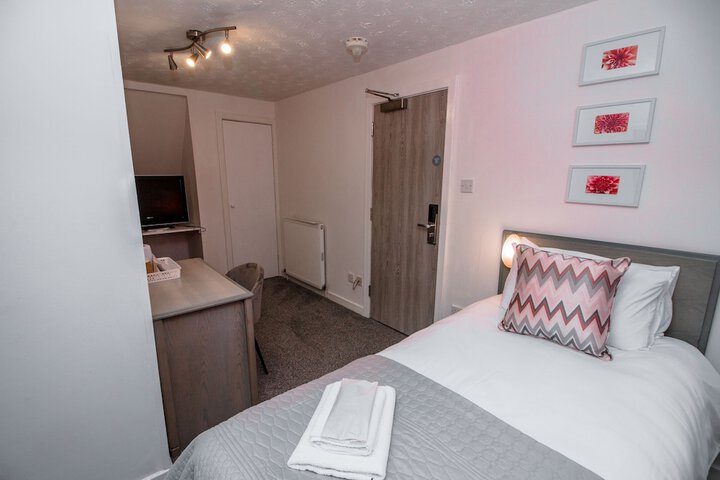 Room 2 of 13