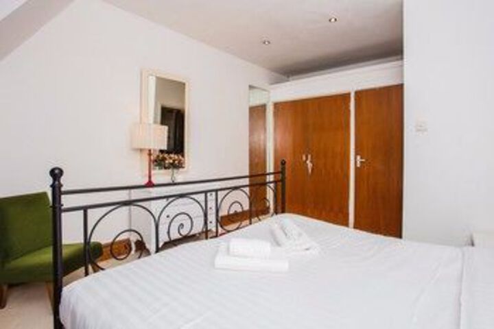 Room 7 of 23