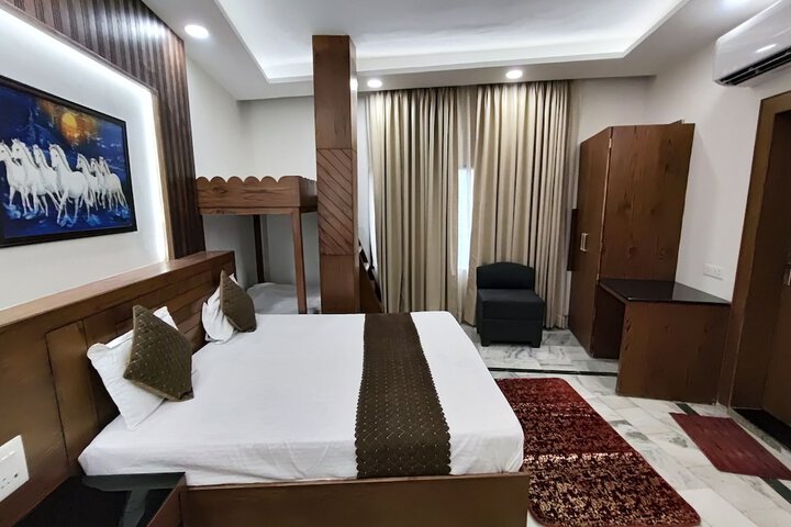 Room 17 of 42