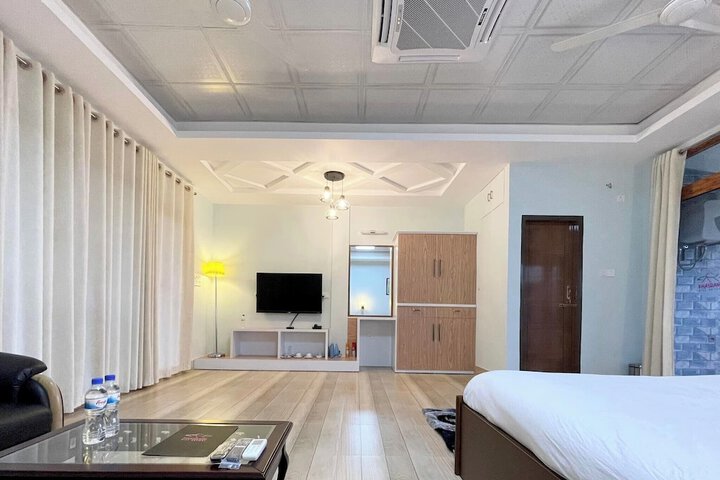 Room 6 of 25