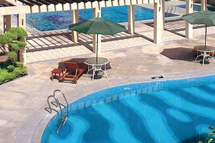 Hotel Pool