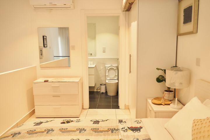 Room 33 of 158