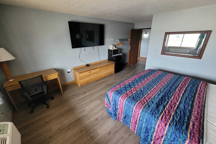 Room 8 of 33