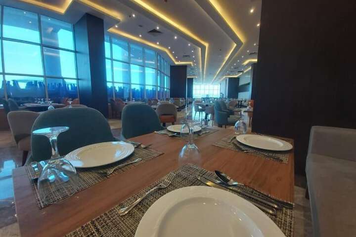 Dining 26 of 37
