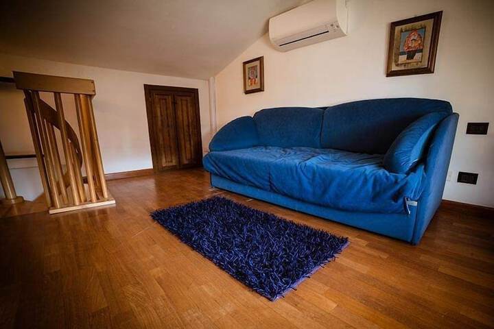Room 9 of 35