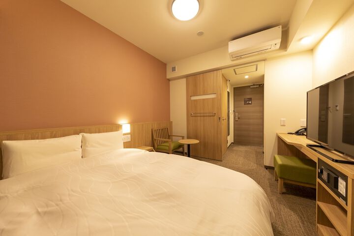Room 4 of 32