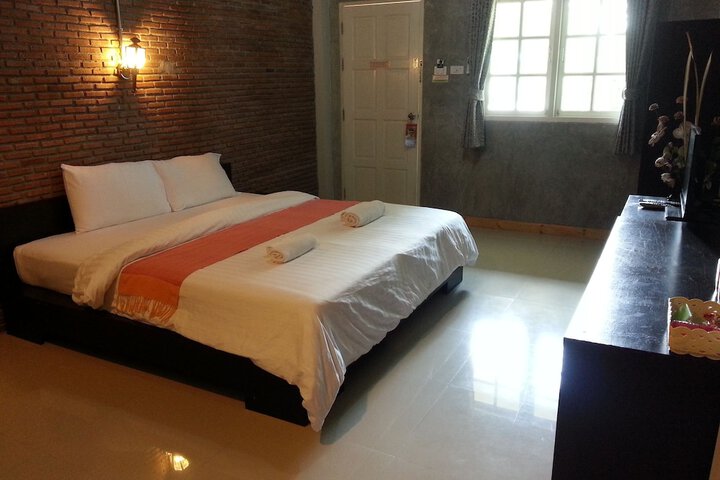 Room 6 of 63