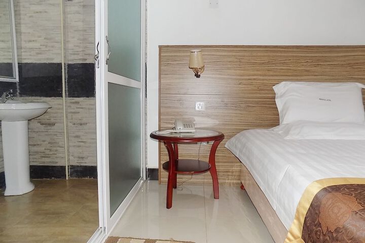 Room 14 of 37