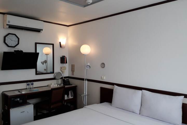 Room 9 of 49