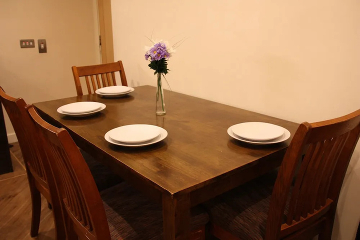 Dining 15 of 18