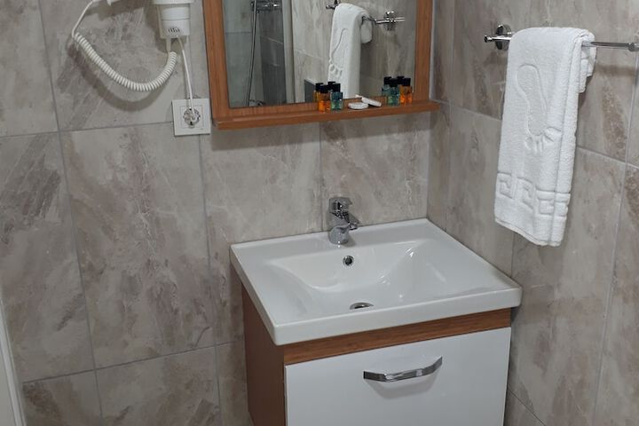 Room 10 of 13
