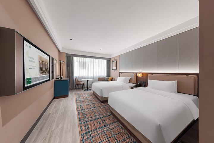 Room 8 of 25