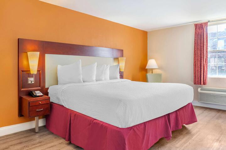 1 King Bed (15 of 17)