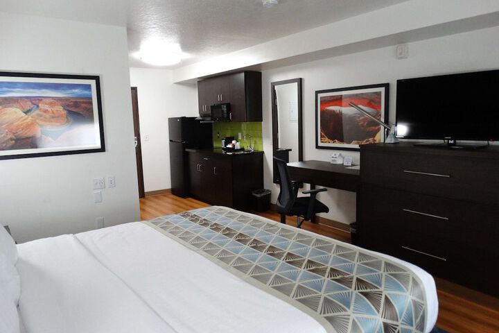 Room 6 of 40