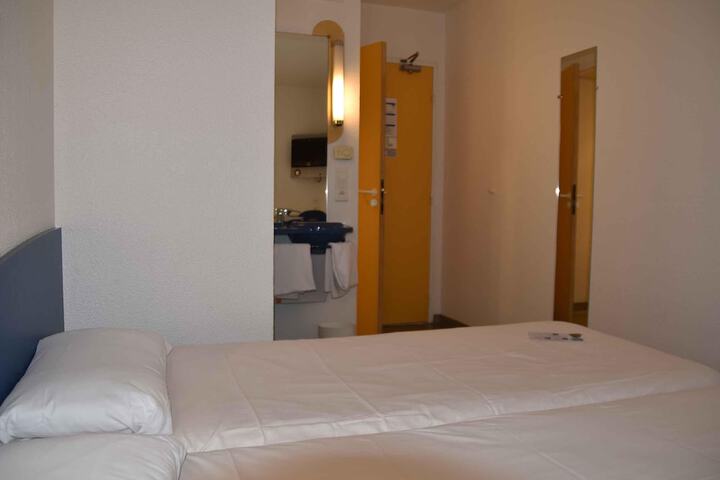 Room 12 of 26