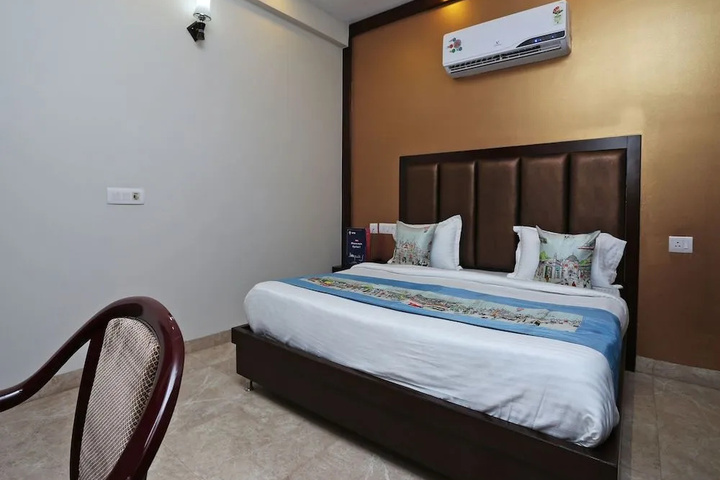 Room 5 of 20