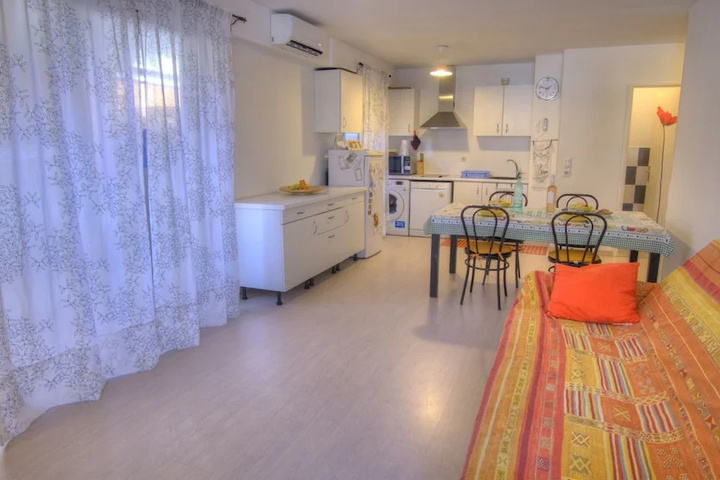 Room 4 of 11