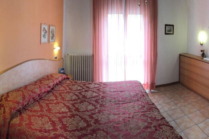 Room 4 of 50