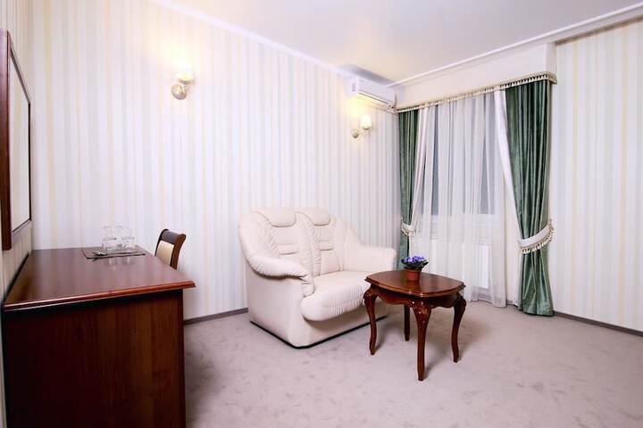 Room 8 of 38