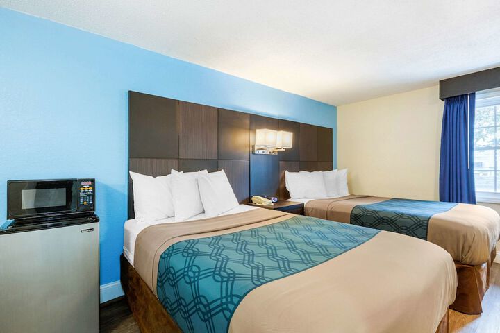 2 Double Beds (5 of 8)