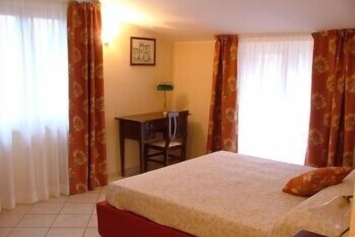 Room 14 of 34