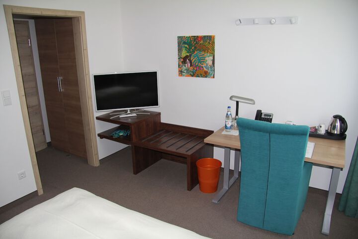 Room 7 of 110