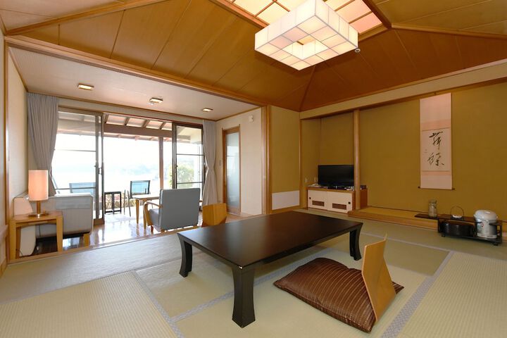 Room 6 of 67