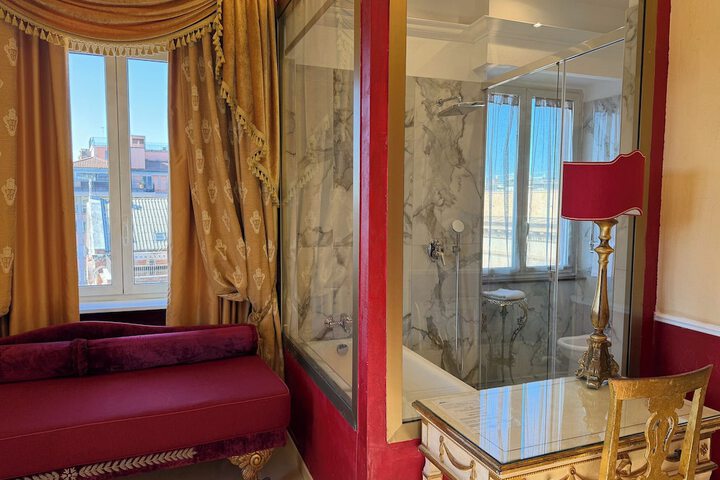 Room 47 of 77