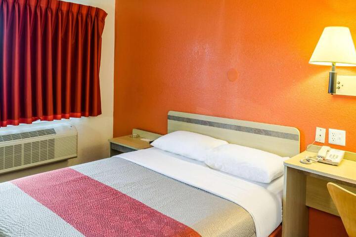1 Queen Bed (1 of 8)