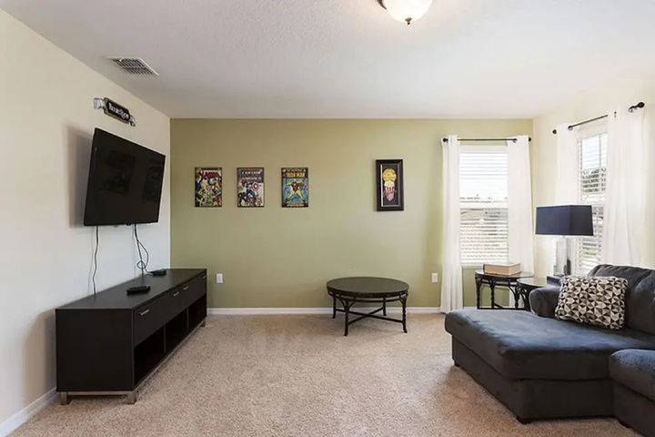 Room 11 of 18