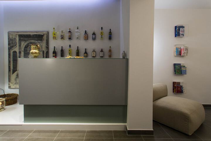 Lounge 49 of 68