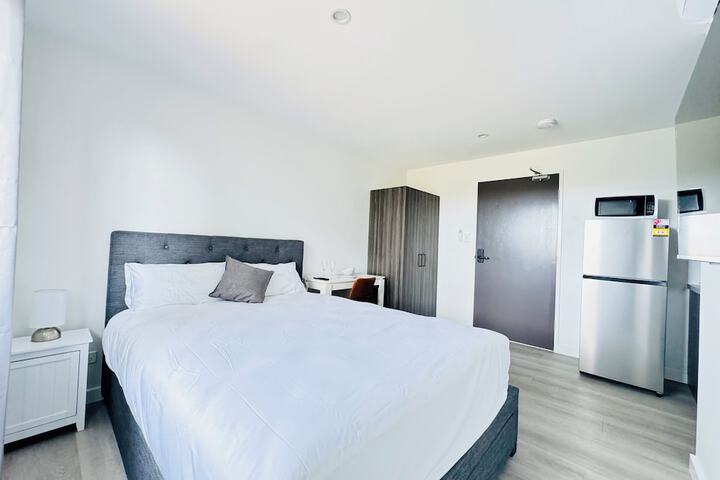 Room 3 of 20
