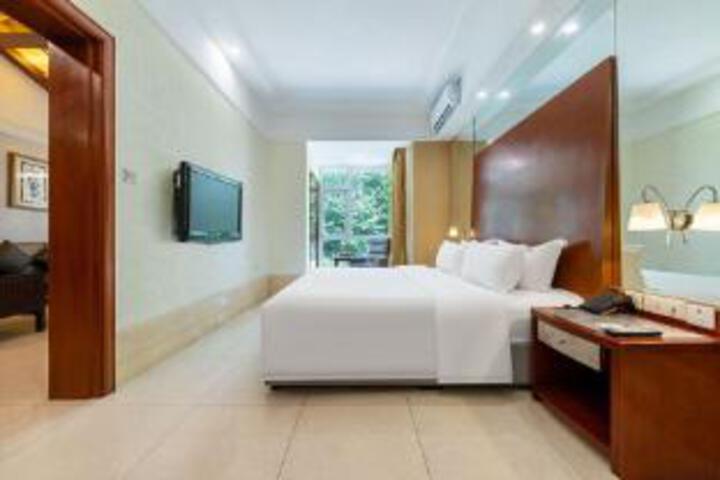 Room 9 of 11