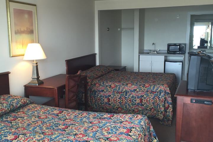 2 Double Beds (1 of 5)