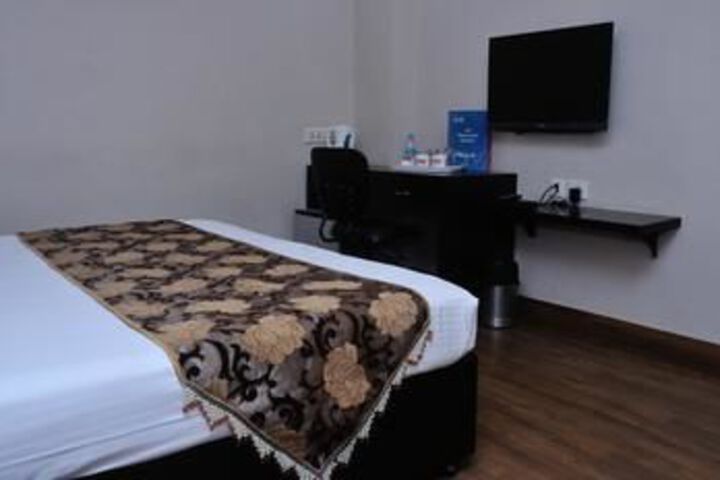 Room 8 of 12