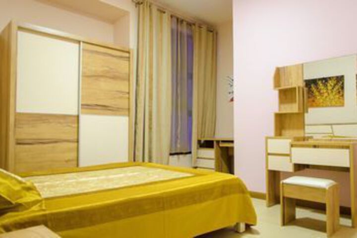 Room 5 of 16